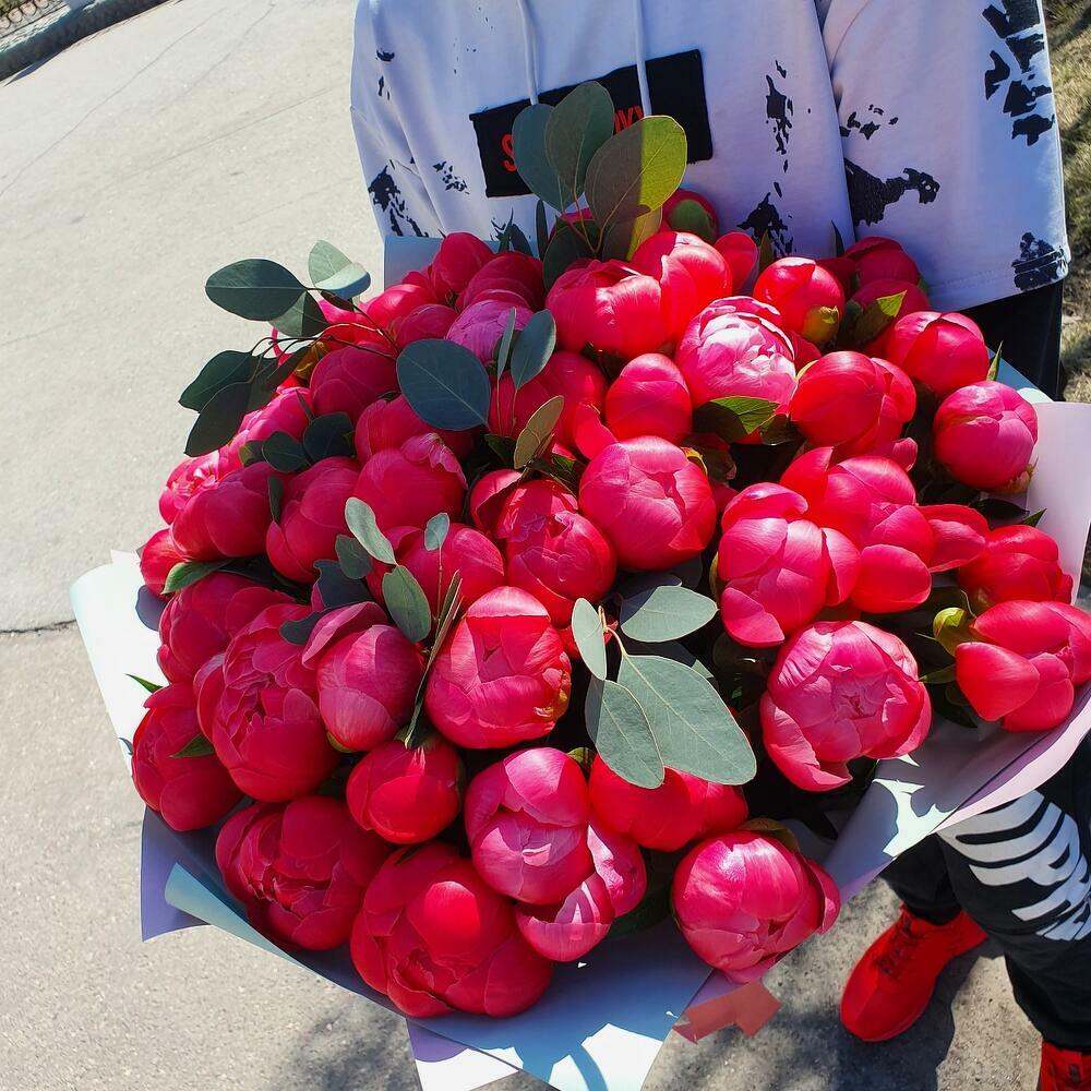 Шикарный букет пионов Коралл Шарм Шикарный букет пионов Коралл Шарм